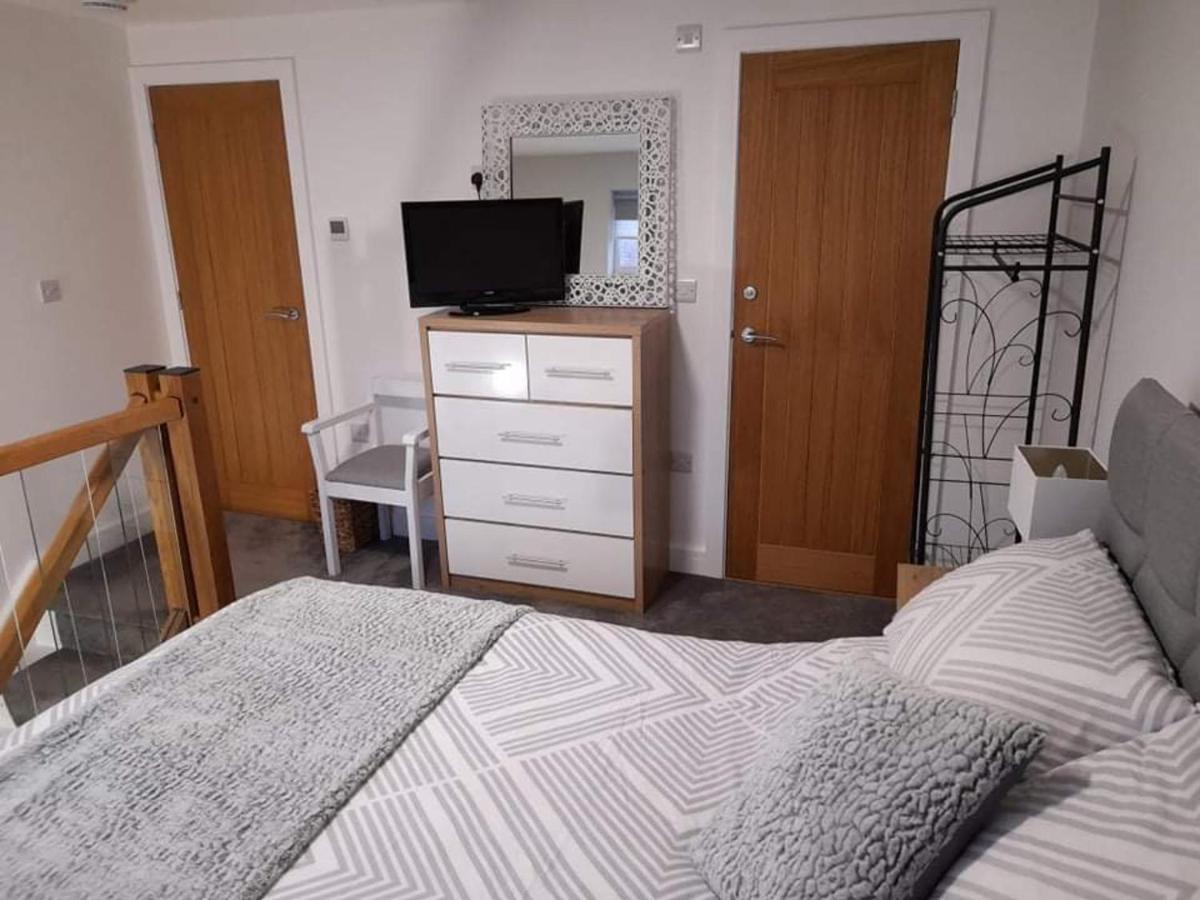 Outstanding Modern 1-Bed House In Chippenham 치펜햄 외부 사진
