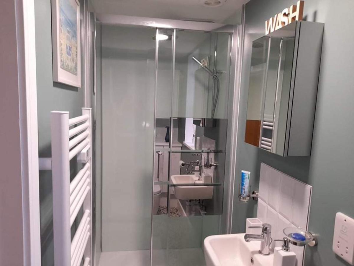 Outstanding Modern 1-Bed House In Chippenham 치펜햄 외부 사진
