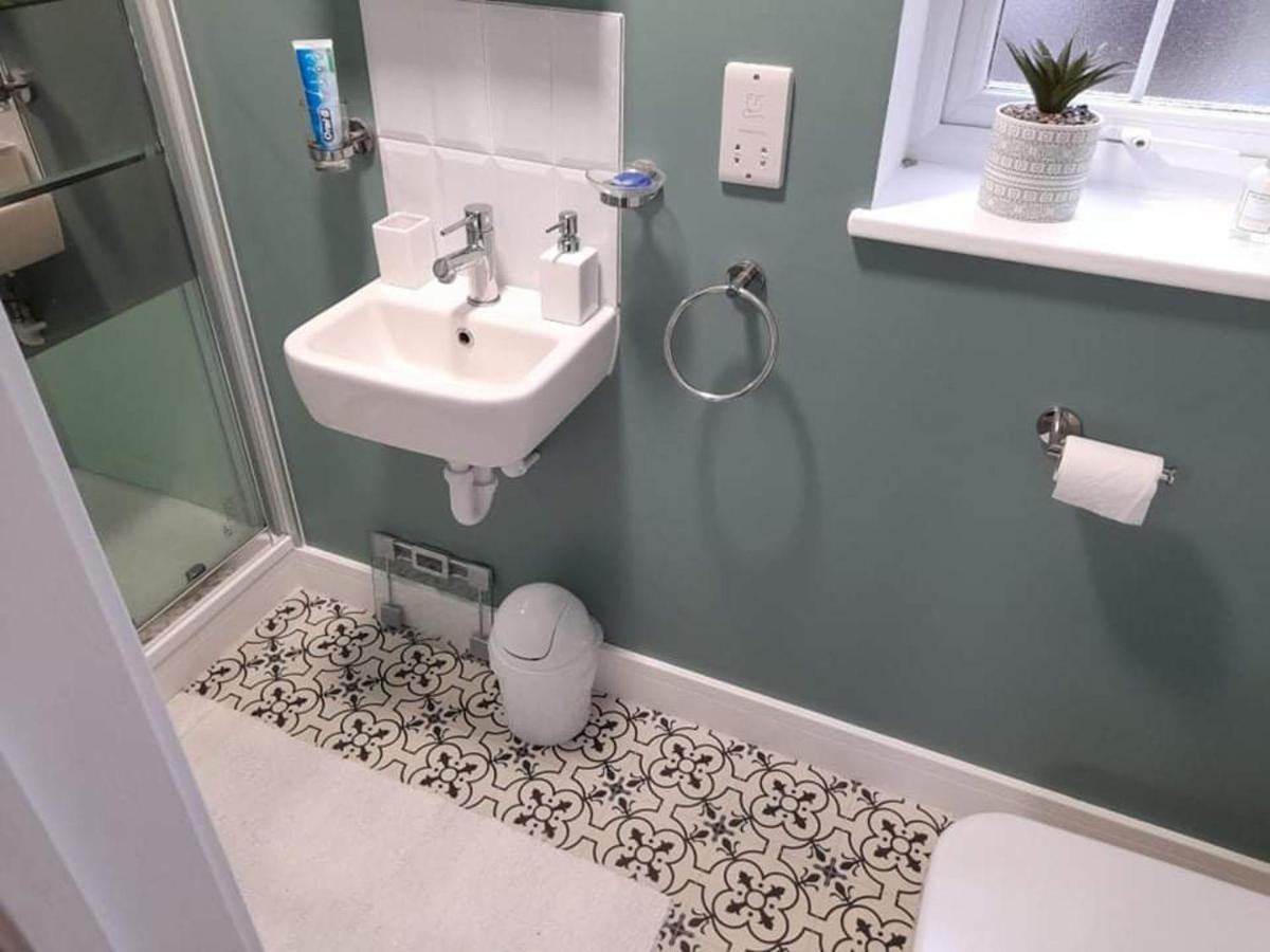 Outstanding Modern 1-Bed House In Chippenham 치펜햄 외부 사진